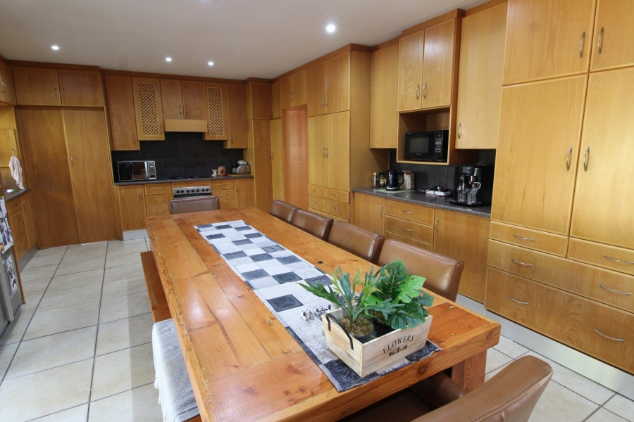 6 Bedroom Property for Sale in Doringkruin North West